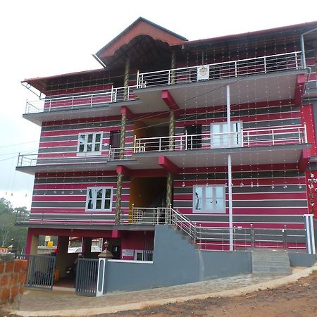 Iroomz Sri Vinayaka Comfort Virajpet Bagian luar foto
