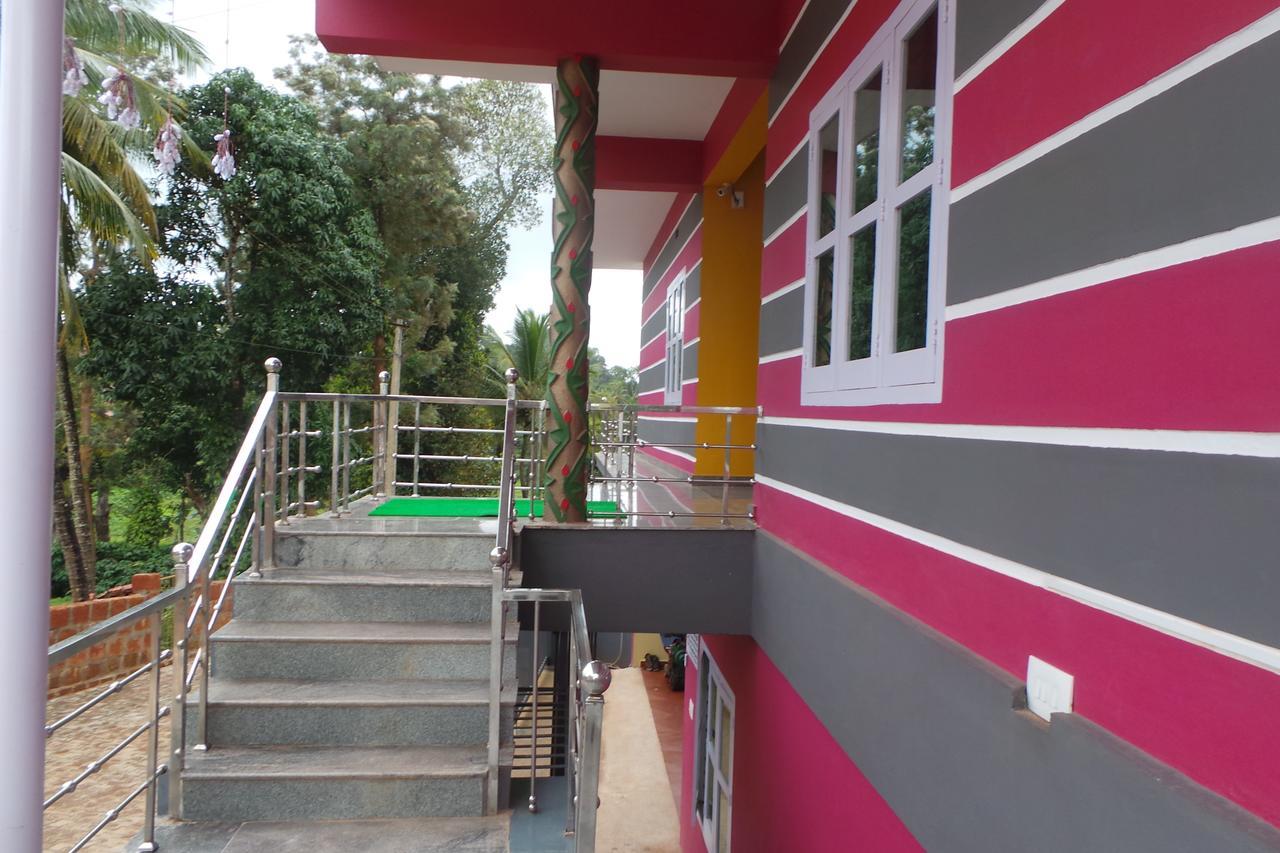 Iroomz Sri Vinayaka Comfort Virajpet Bagian luar foto