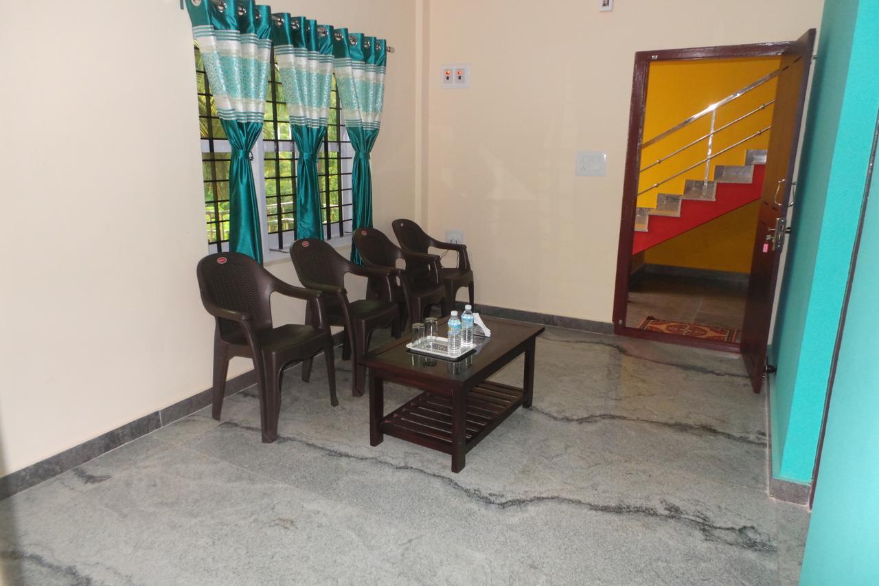 Iroomz Sri Vinayaka Comfort Virajpet Bagian luar foto
