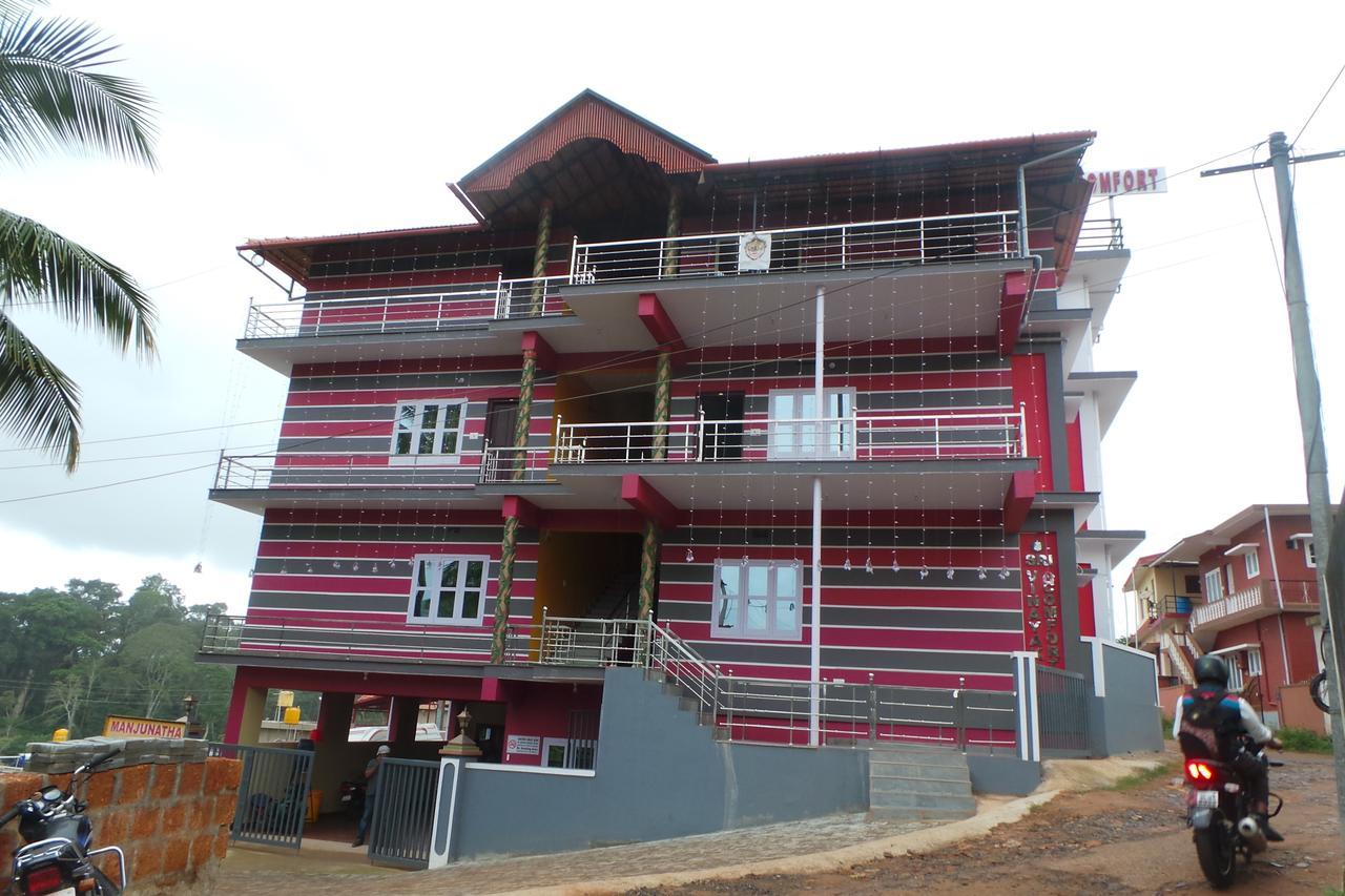Iroomz Sri Vinayaka Comfort Virajpet Bagian luar foto