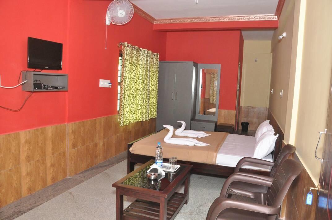 Iroomz Sri Vinayaka Comfort Virajpet Bagian luar foto