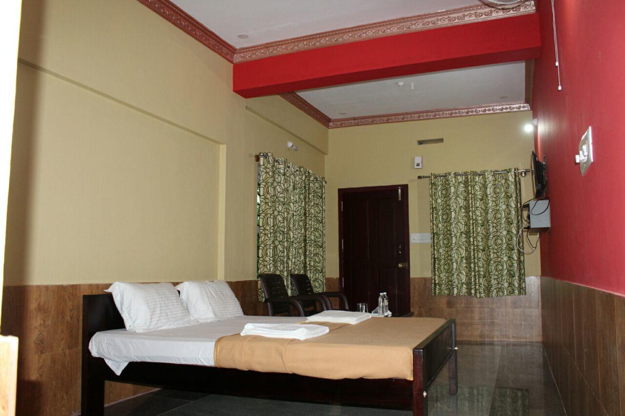 Iroomz Sri Vinayaka Comfort Virajpet Bagian luar foto