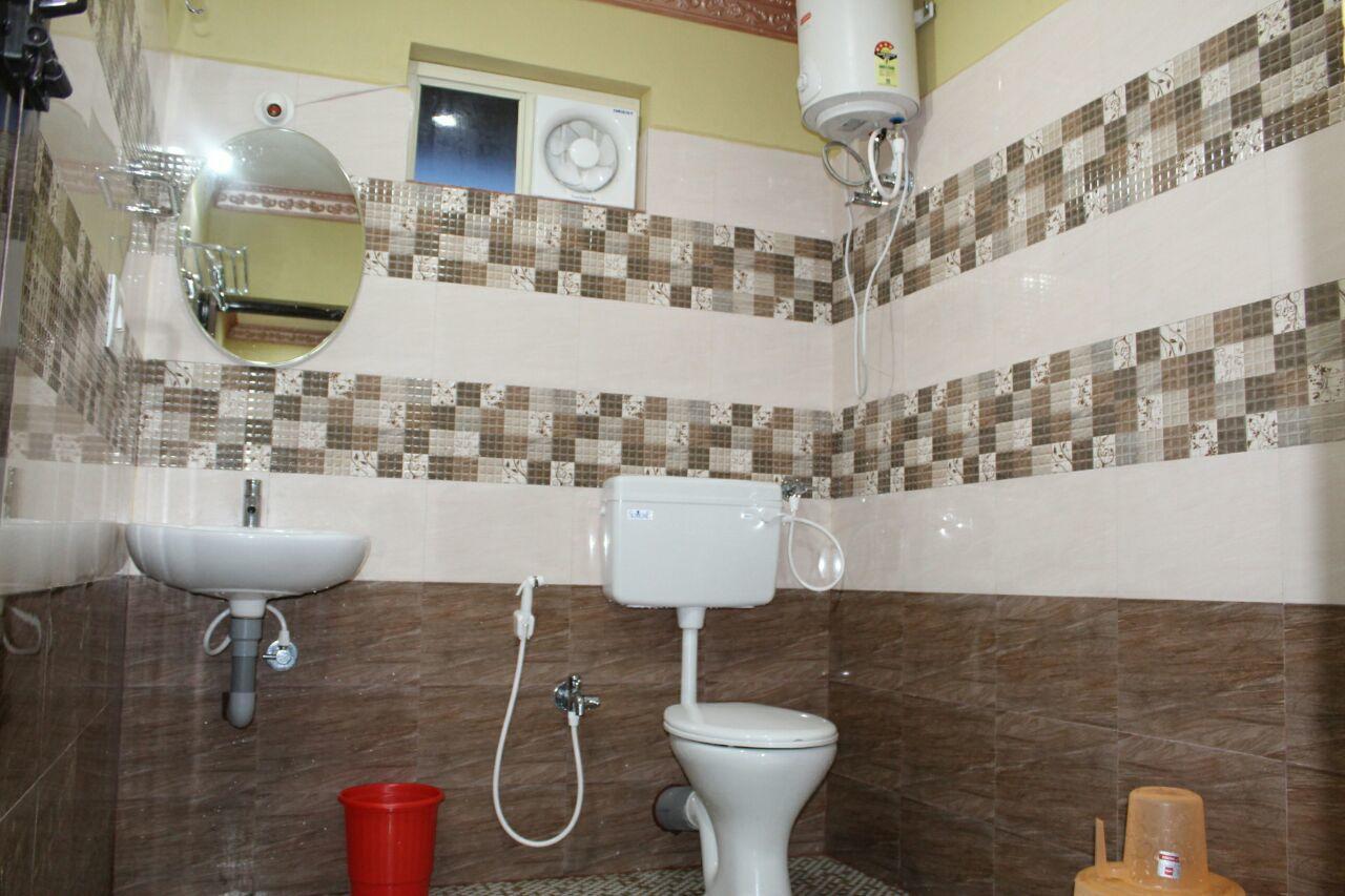 Iroomz Sri Vinayaka Comfort Virajpet Bagian luar foto