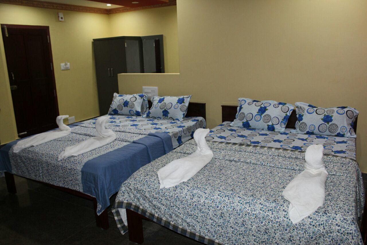 Iroomz Sri Vinayaka Comfort Virajpet Bagian luar foto