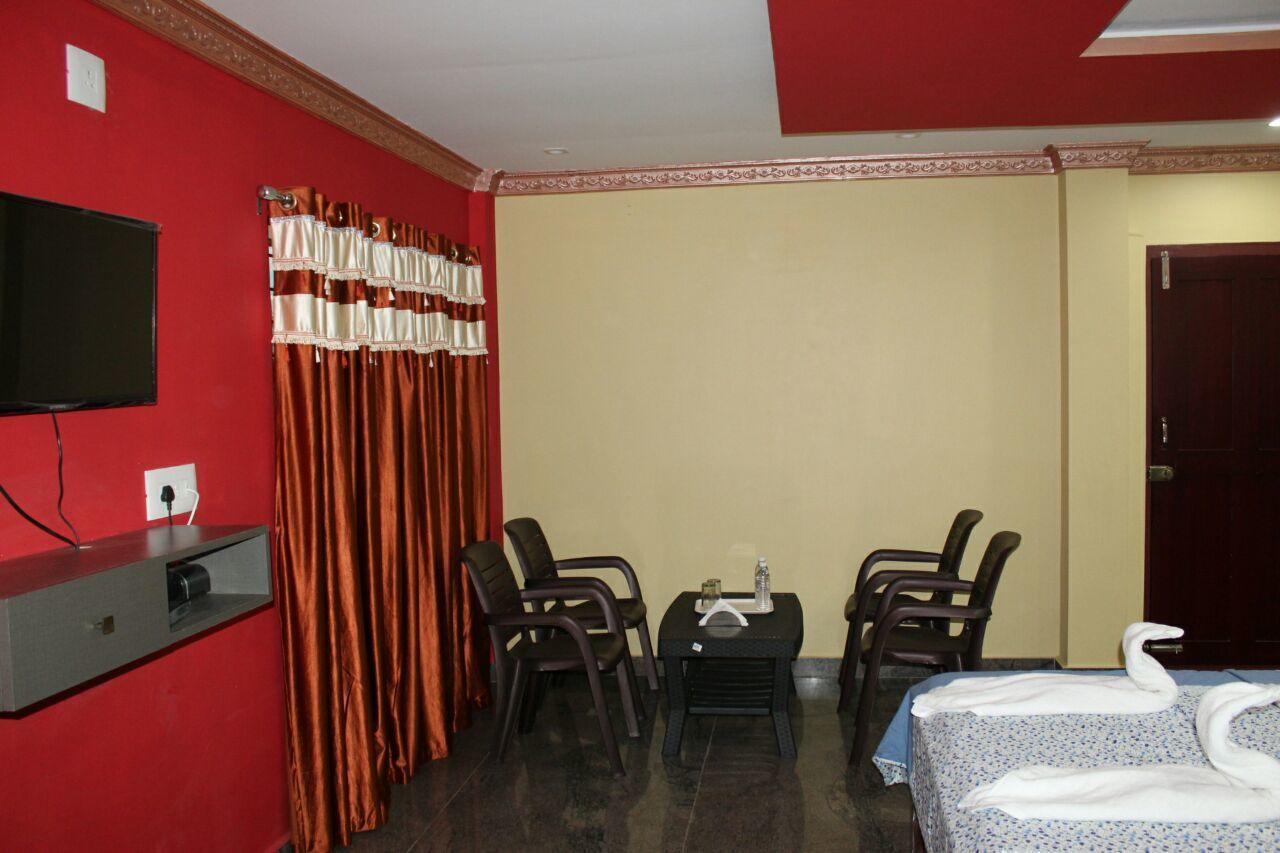 Iroomz Sri Vinayaka Comfort Virajpet Bagian luar foto