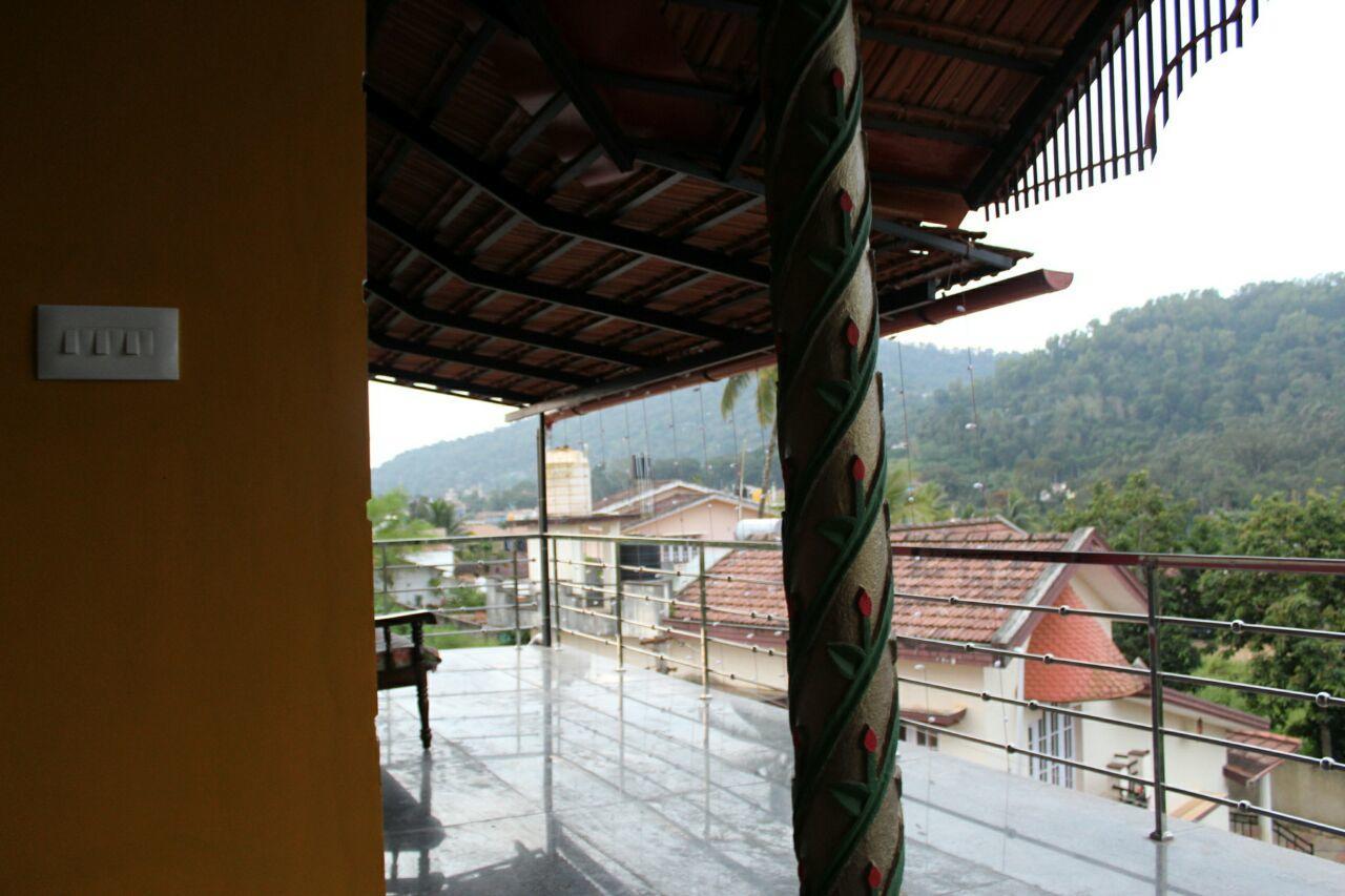 Iroomz Sri Vinayaka Comfort Virajpet Bagian luar foto