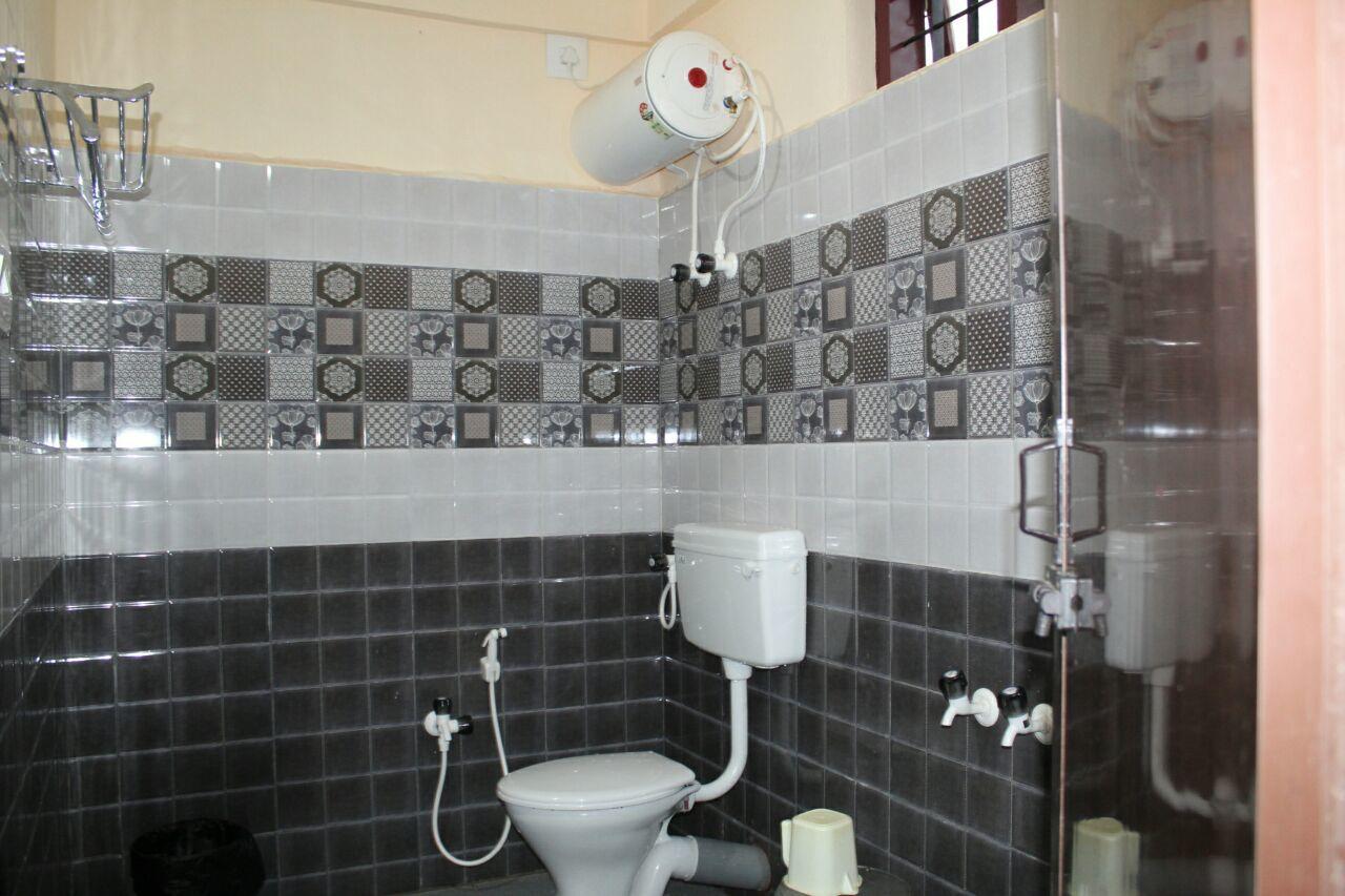 Iroomz Sri Vinayaka Comfort Virajpet Bagian luar foto