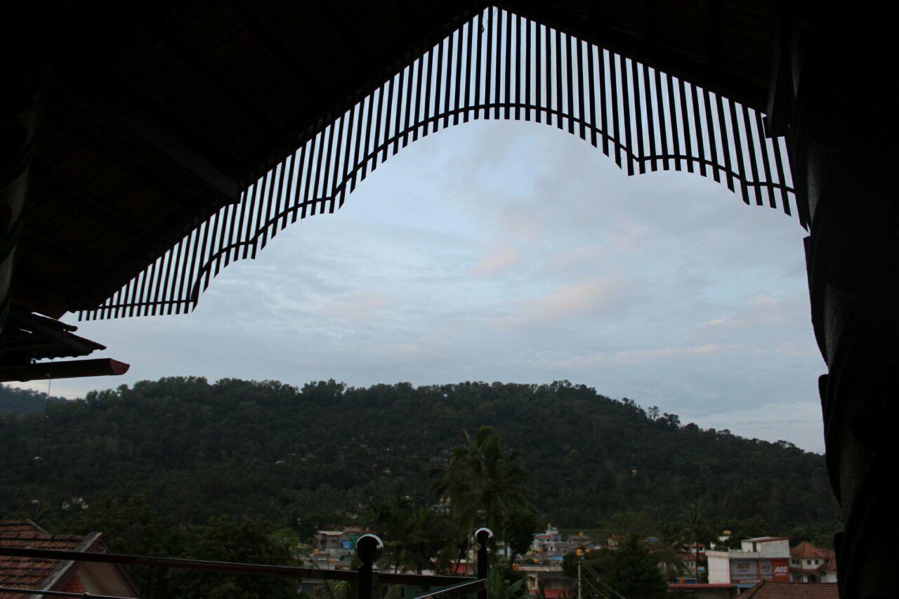 Iroomz Sri Vinayaka Comfort Virajpet Bagian luar foto