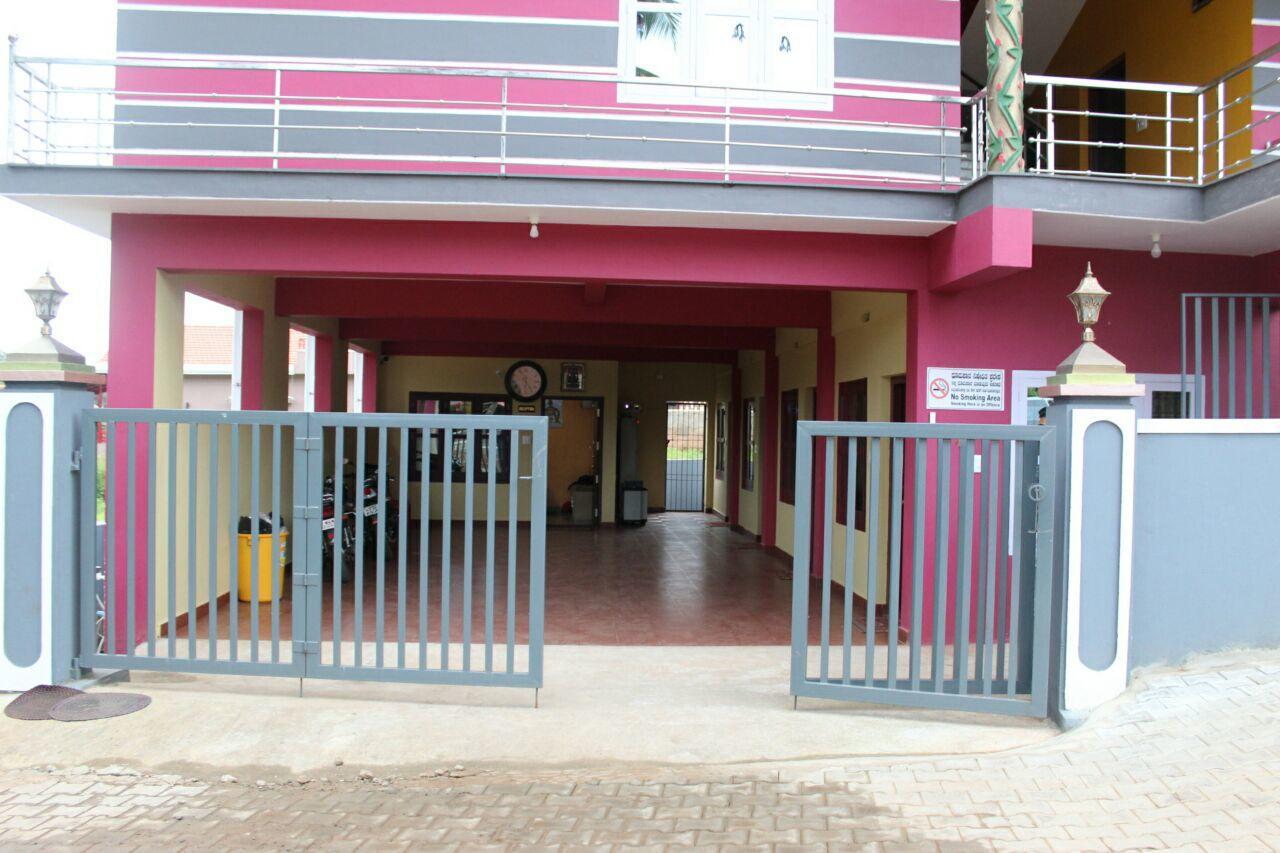Iroomz Sri Vinayaka Comfort Virajpet Bagian luar foto