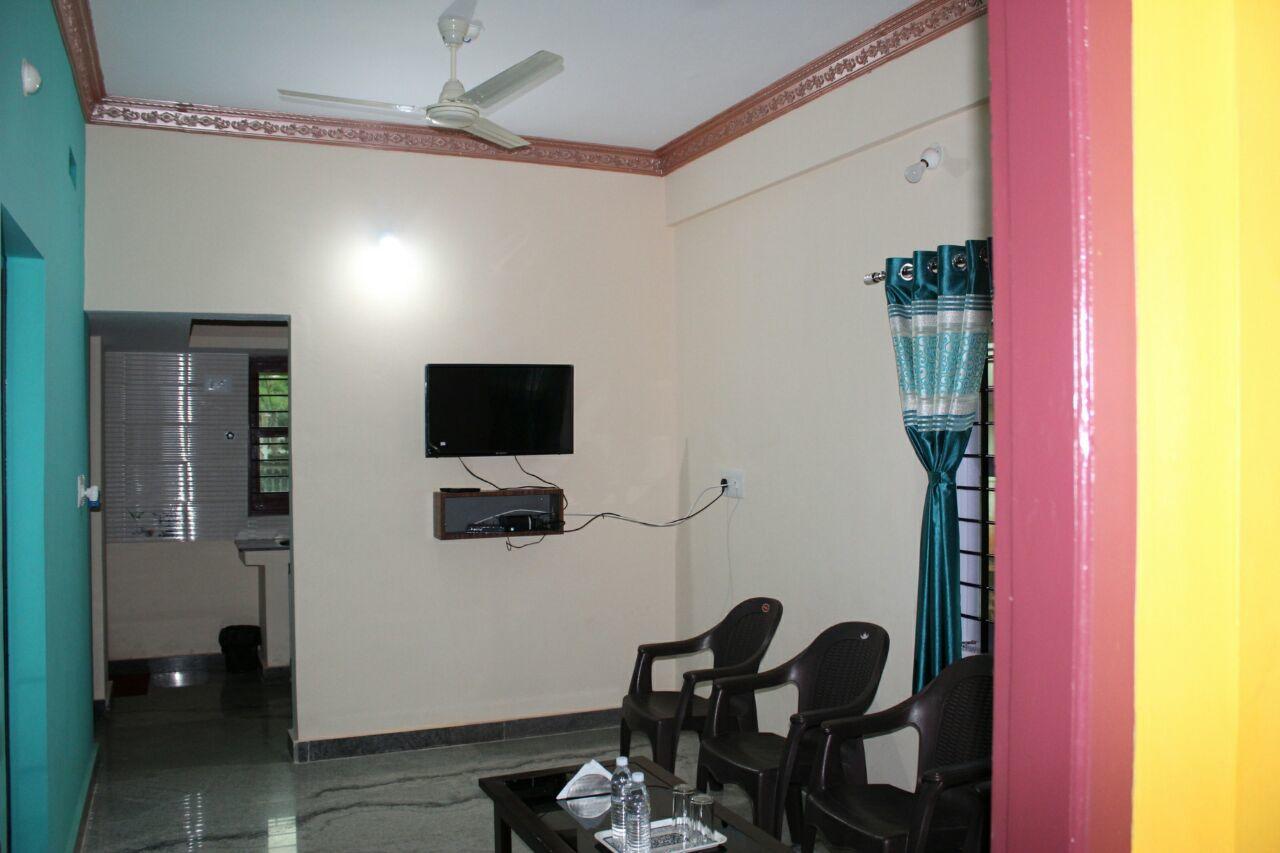 Iroomz Sri Vinayaka Comfort Virajpet Bagian luar foto