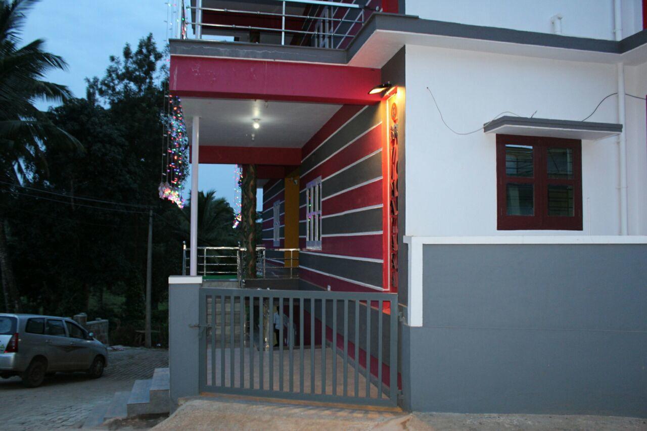 Iroomz Sri Vinayaka Comfort Virajpet Bagian luar foto